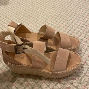 Women’s Platform Sandals (Size 8)